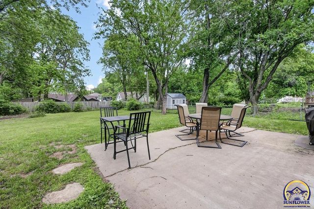 5838 SW 25th ST, Topeka, KS 66614
