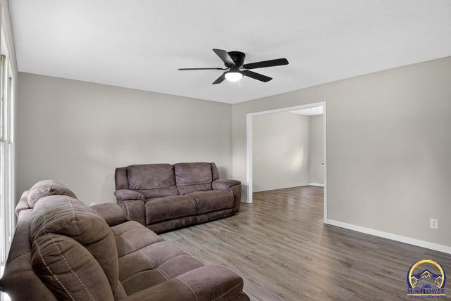5838 SW 25th ST, Topeka, KS 66614