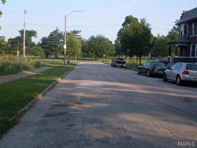 3237 Barrett Street, St Louis, MO 63107
