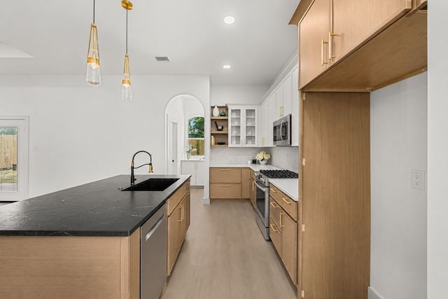 2806 Carter Street, Dallas, TX 75210
