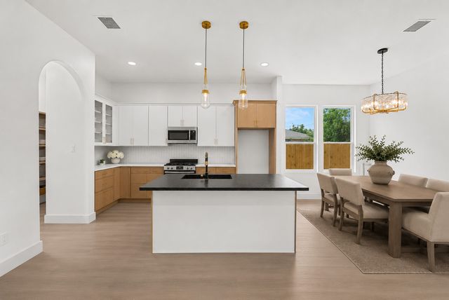 2806 Carter Street, Dallas, TX 75210
