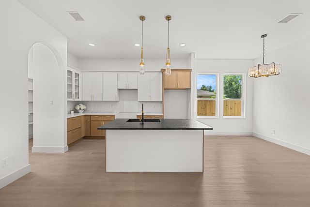 2806 Carter Street, Dallas, TX 75210