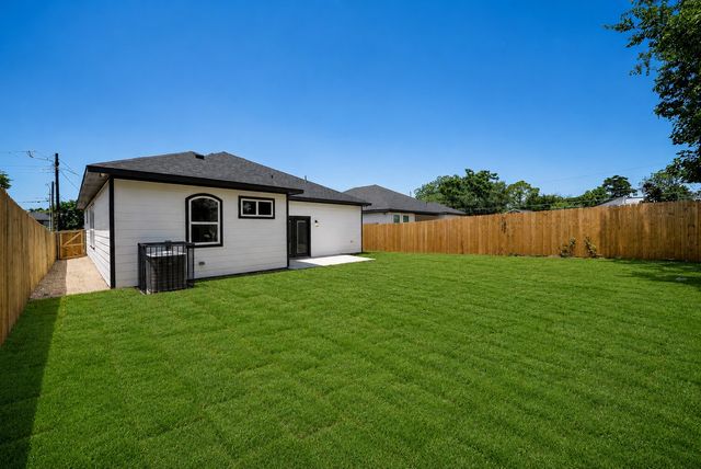 2806 Carter Street, Dallas, TX 75210