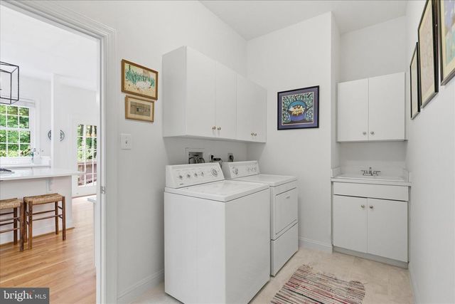 10693 ALLIWELLS CT, Oakton, VA 22124