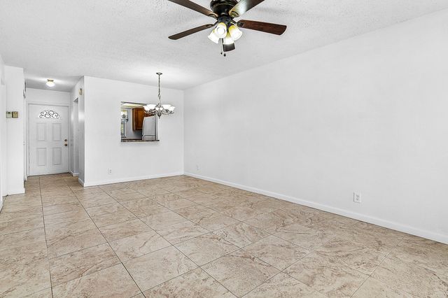 9855 Sandalfoot Boulevard 305, Boca Raton, FL 33428