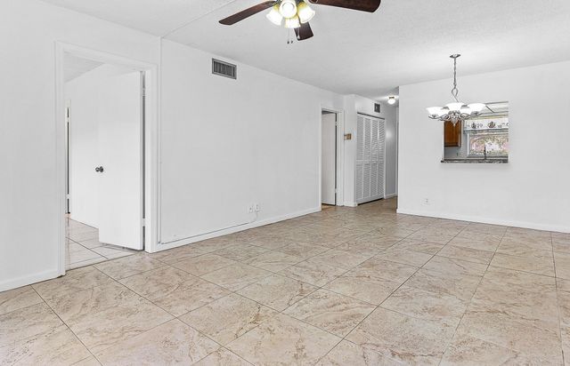 9855 Sandalfoot Boulevard 305, Boca Raton, FL 33428