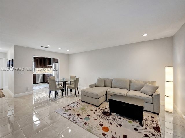 207 Cape Cod Cir 207, Lake Worth, FL 33467