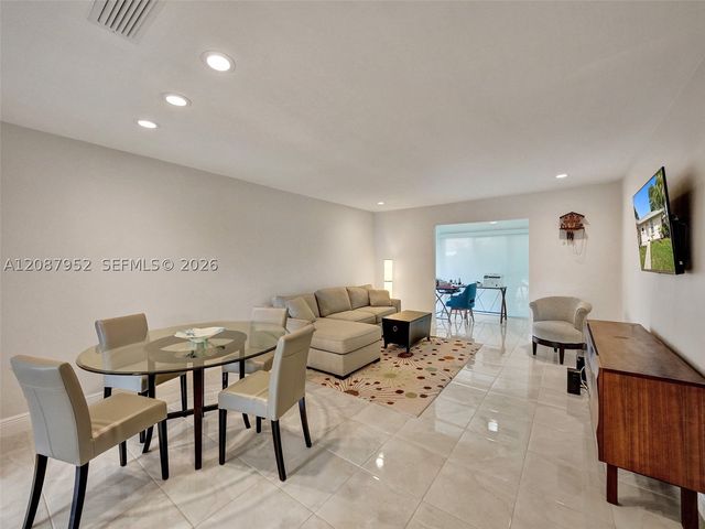 207 Cape Cod Cir 207, Lake Worth, FL 33467