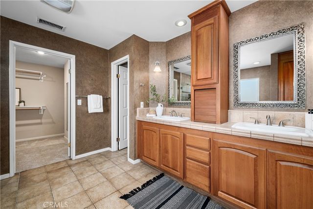 3261 Lilly Avenue, Long Beach, CA 90808