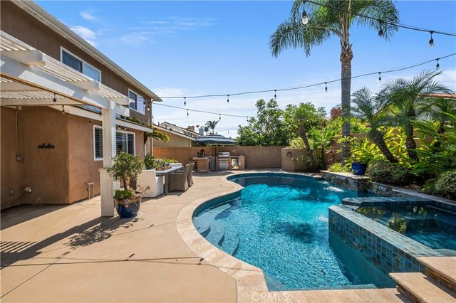 3261 Lilly Avenue, Long Beach, CA 90808