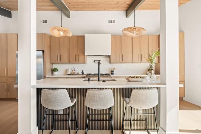 4821 Viane Way, San Diego, CA 92110