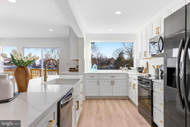 42 JOHNSON RD, Pasadena, MD 21122