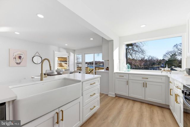 42 JOHNSON RD, Pasadena, MD 21122