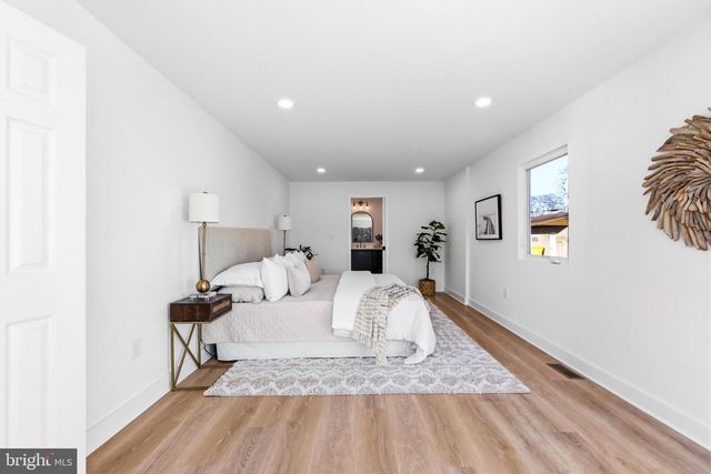 42 JOHNSON RD, Pasadena, MD 21122