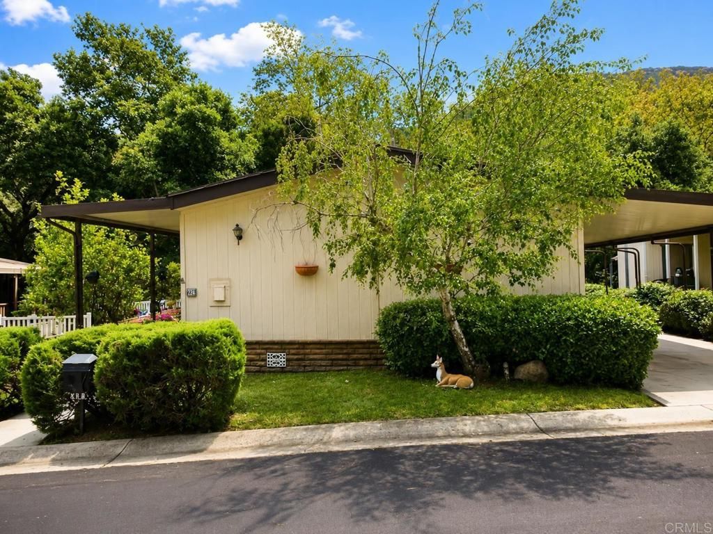 8975 Lawrence Welk Drive 438, Escondido, CA 92026 — exterior