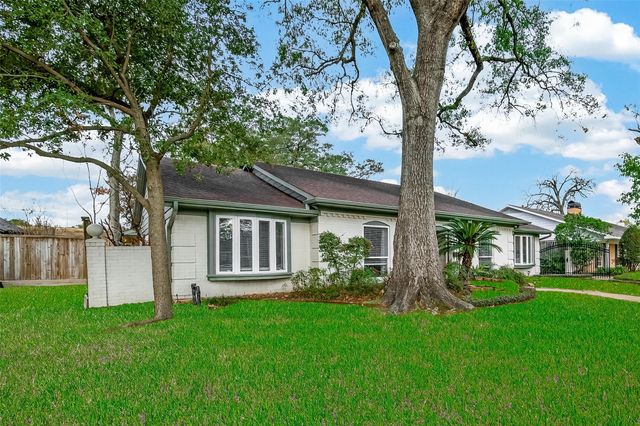 206 Briar Hill Drive, Houston, TX 77042