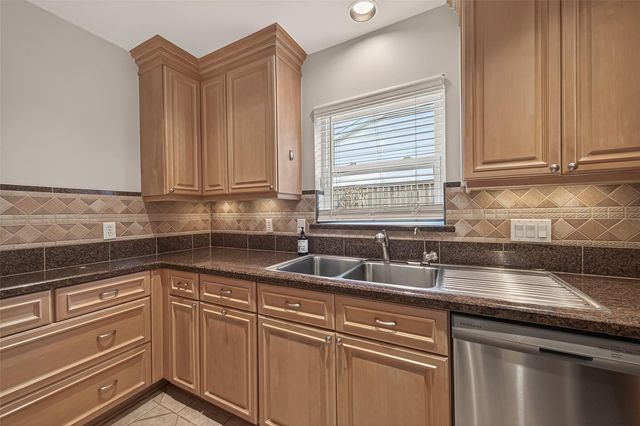 206 Briar Hill Drive, Houston, TX 77042