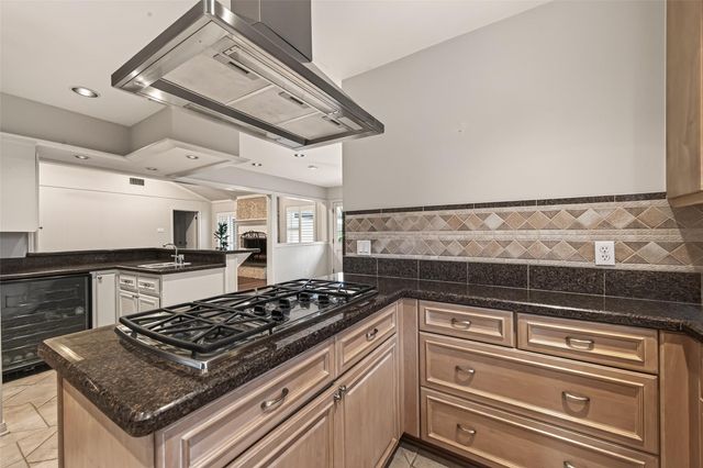 206 Briar Hill Drive, Houston, TX 77042