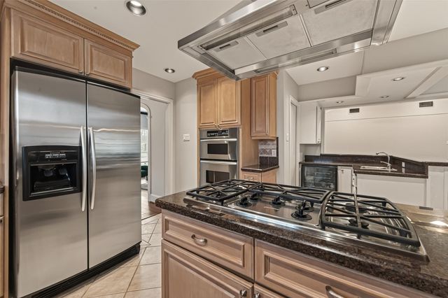 206 Briar Hill Drive, Houston, TX 77042