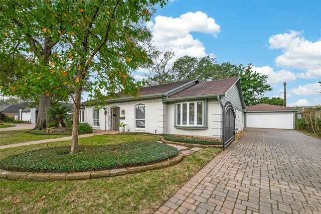 206 Briar Hill Drive, Houston, TX 77042