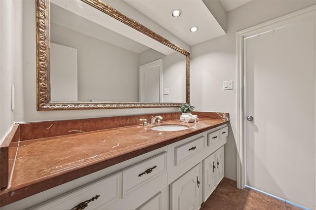 206 Briar Hill Drive, Houston, TX 77042