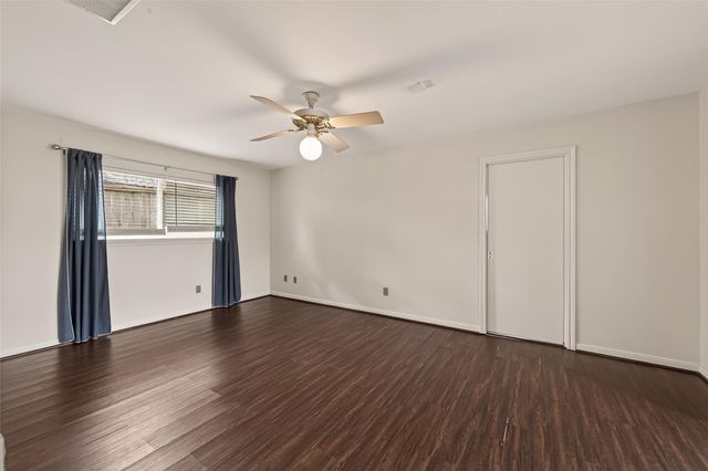 206 Briar Hill Drive, Houston, TX 77042