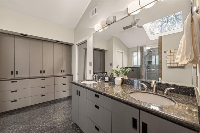 206 Briar Hill Drive, Houston, TX 77042