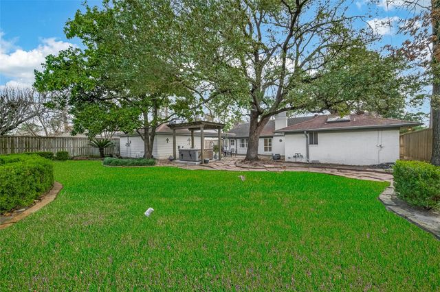 206 Briar Hill Drive, Houston, TX 77042