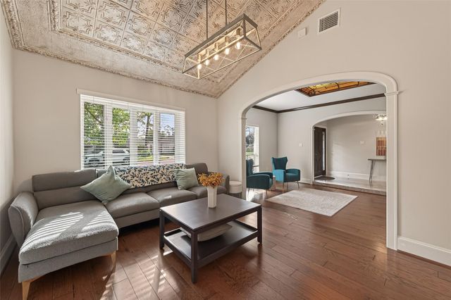 206 Briar Hill Drive, Houston, TX 77042