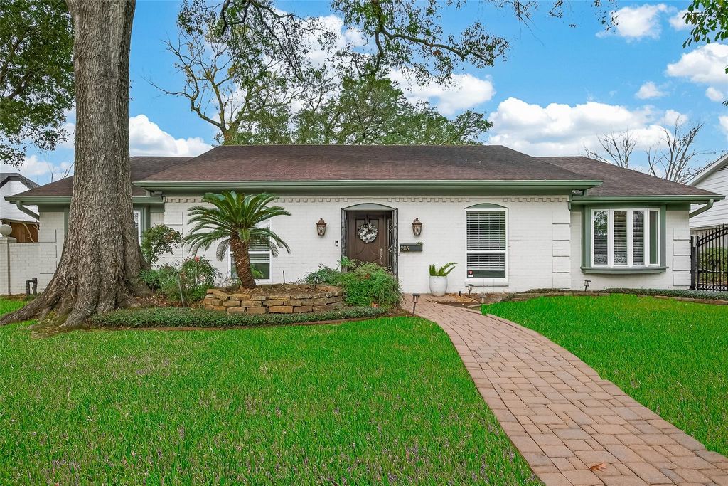 206 Briar Hill Drive, Houston, TX 77042