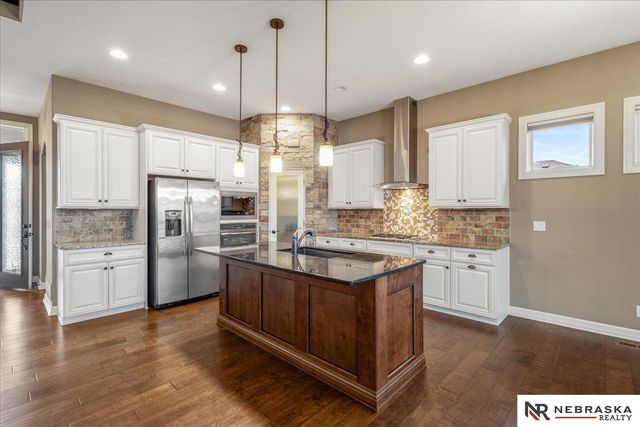 19002 Cuming Circle, Elkhorn, NE 68022