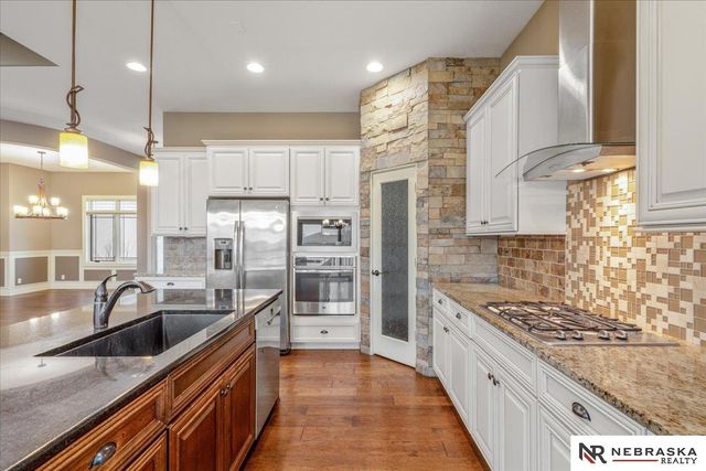 19002 Cuming Circle, Elkhorn, NE 68022
