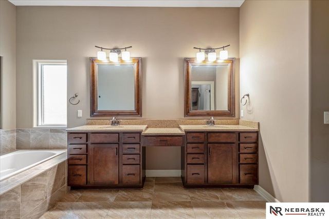 19002 Cuming Circle, Elkhorn, NE 68022