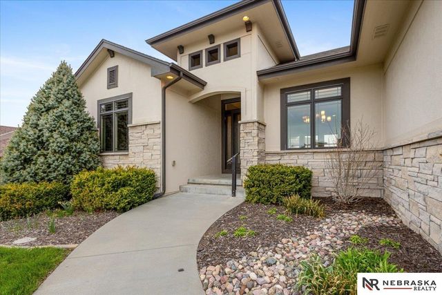 19002 Cuming Circle, Elkhorn, NE 68022