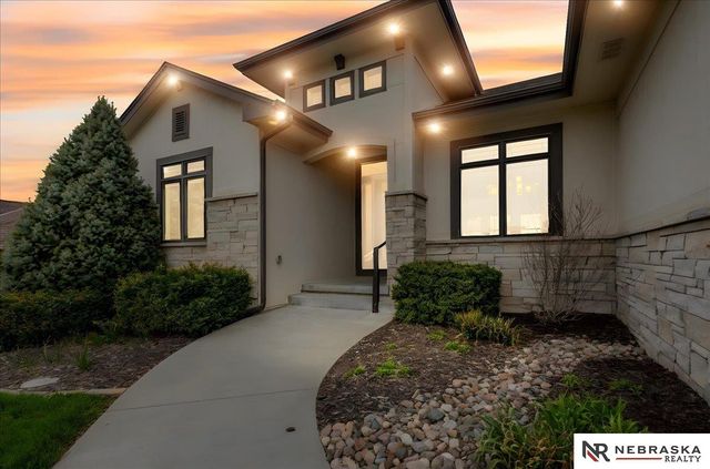 19002 Cuming Circle, Elkhorn, NE 68022