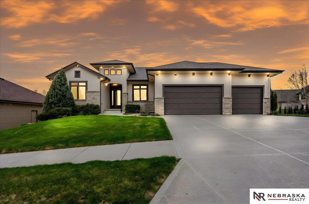 19002 Cuming Circle, Elkhorn, NE 68022