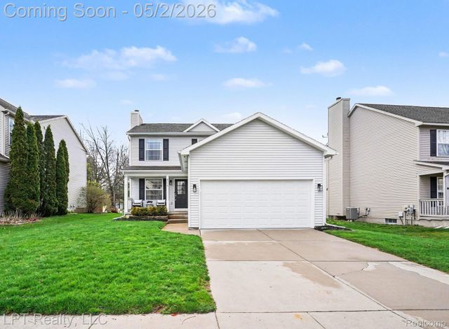 406 Mill Pond Drive, Fenton, MI 48430