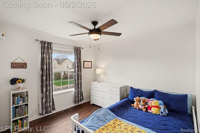 406 Mill Pond Drive, Fenton, MI 48430