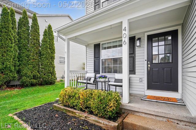 406 Mill Pond Drive, Fenton, MI 48430
