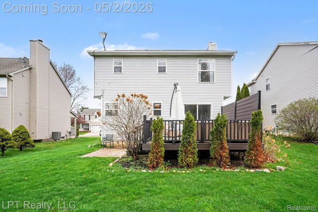 406 Mill Pond Drive, Fenton, MI 48430