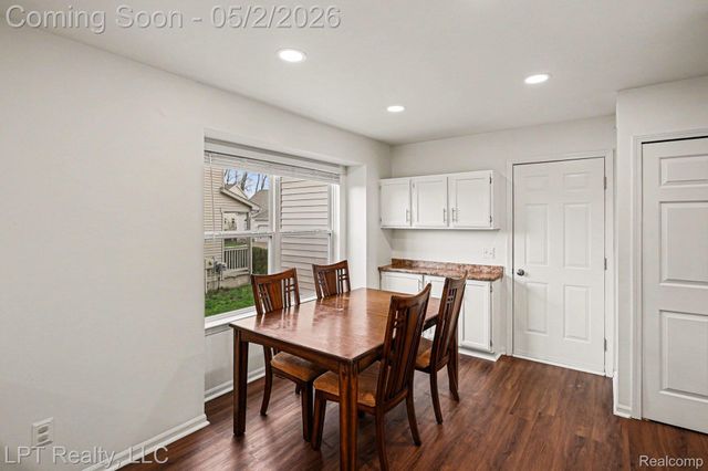 406 Mill Pond Drive, Fenton, MI 48430