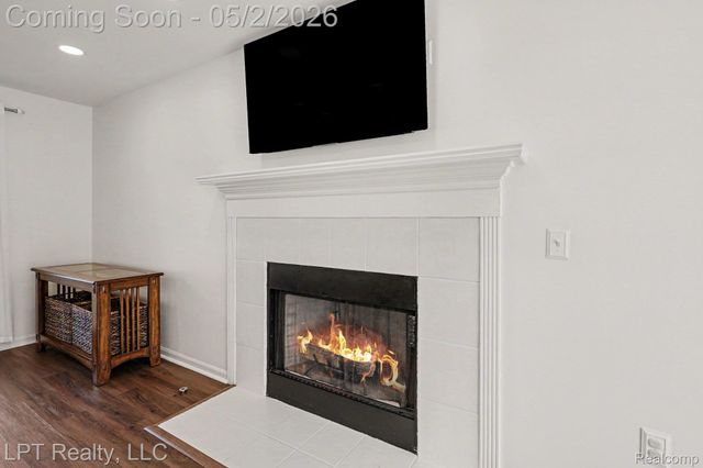 406 Mill Pond Drive, Fenton, MI 48430