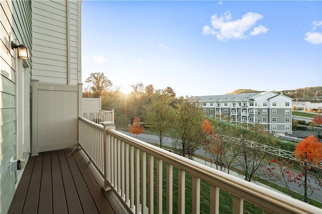 407 Fairmont Dr, Marshall, PA 15090