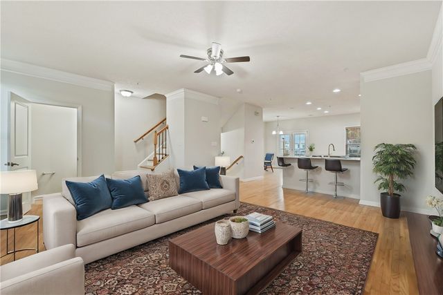 407 Fairmont Dr, Marshall, PA 15090