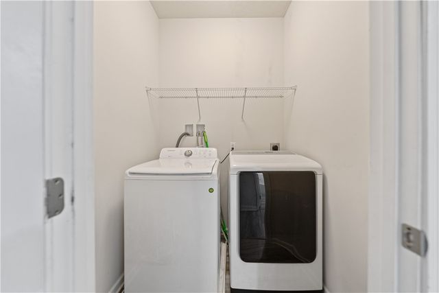 407 Fairmont Dr, Marshall, PA 15090