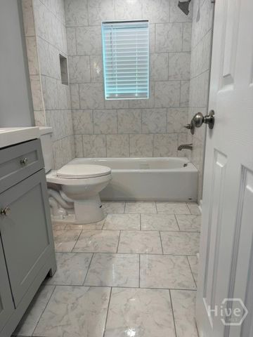 19 Burke Avenue, Savannah, GA 31408
