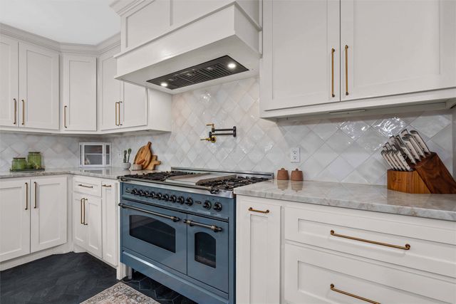 315 S Avenue G, Clifton, TX 76634