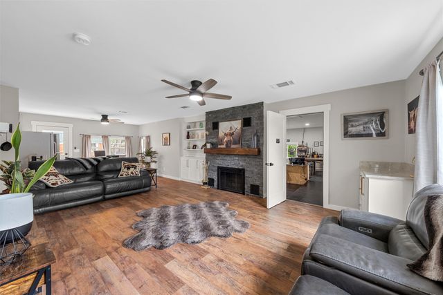 315 S Avenue G, Clifton, TX 76634