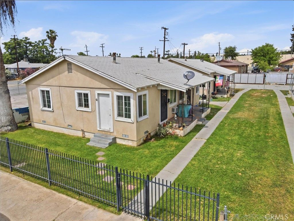 Image 1 of property listing at 2208 Lake, Bakersfield, CA 93306