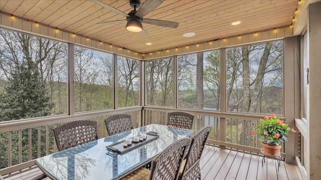 8581 Silver View Ln, Silver Point, TN 38582